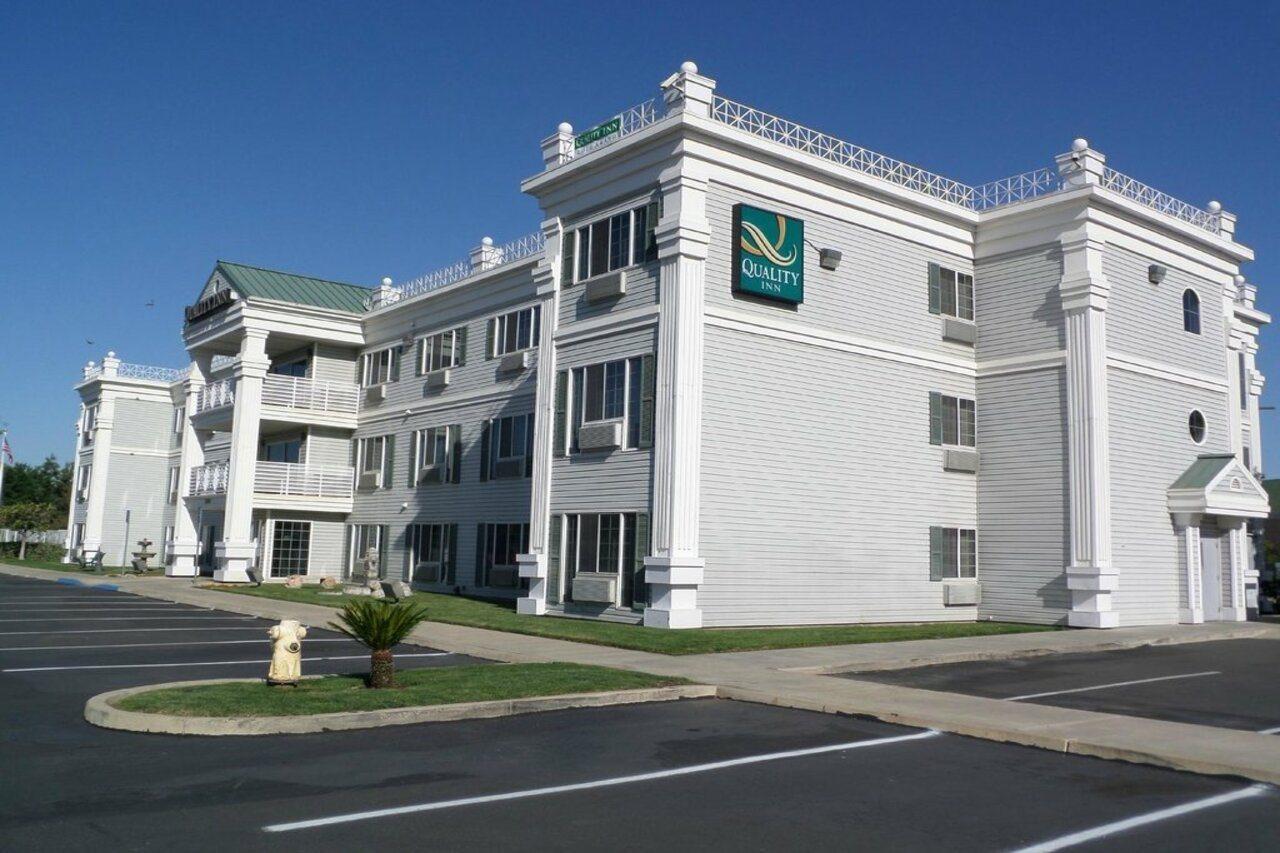 Quality Inn & Suites Tulare Zewnętrze zdjęcie