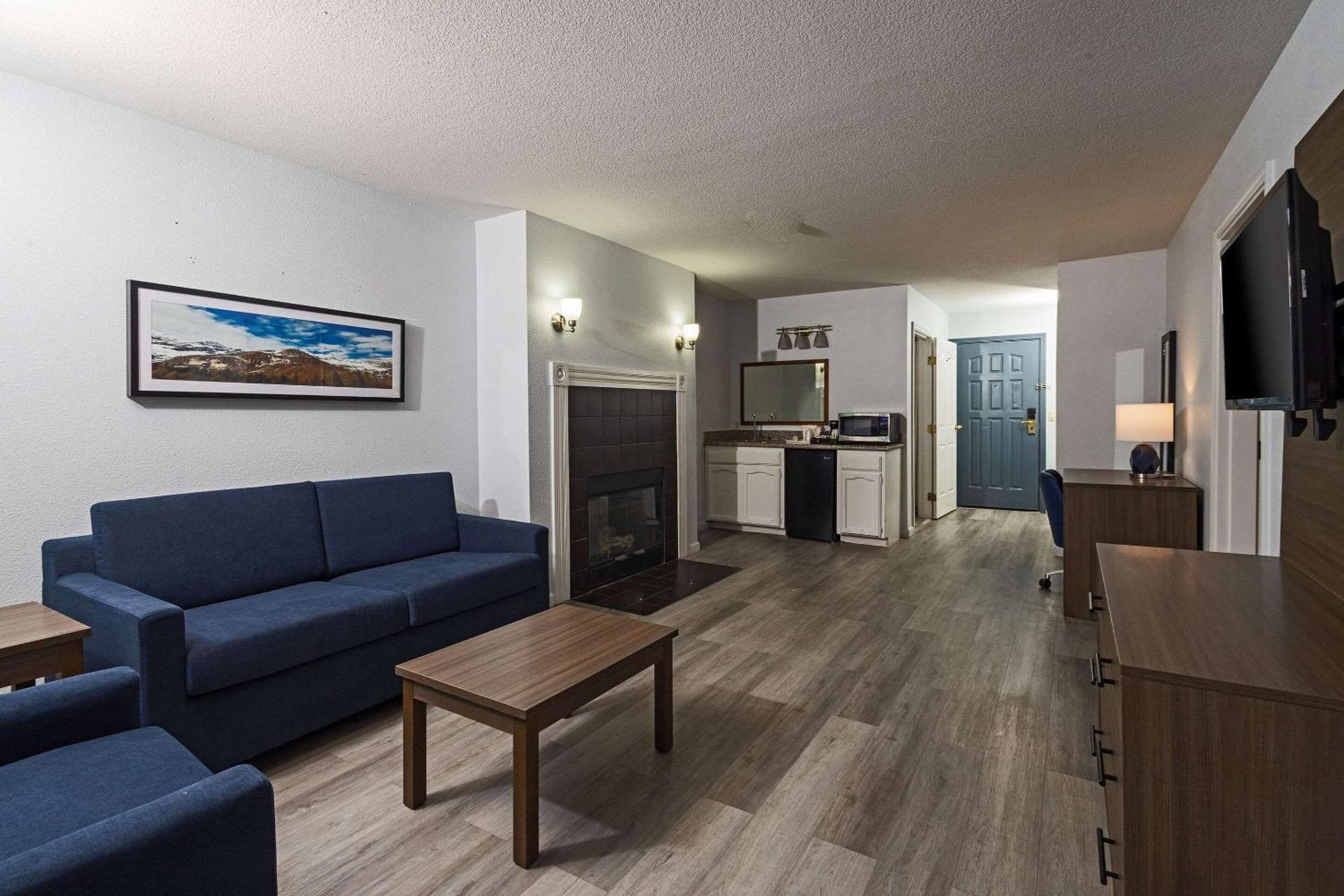 Quality Inn & Suites Tulare Zewnętrze zdjęcie
