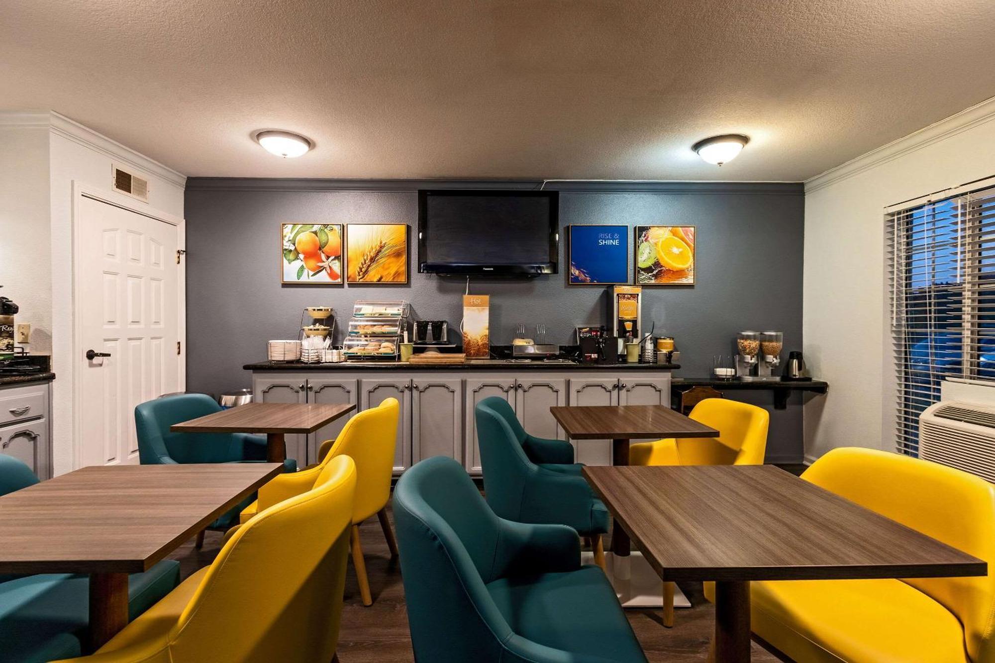 Quality Inn & Suites Tulare Zewnętrze zdjęcie