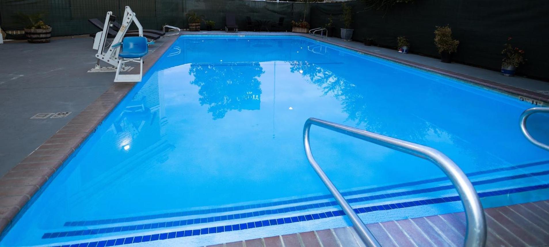Quality Inn & Suites Tulare Zewnętrze zdjęcie