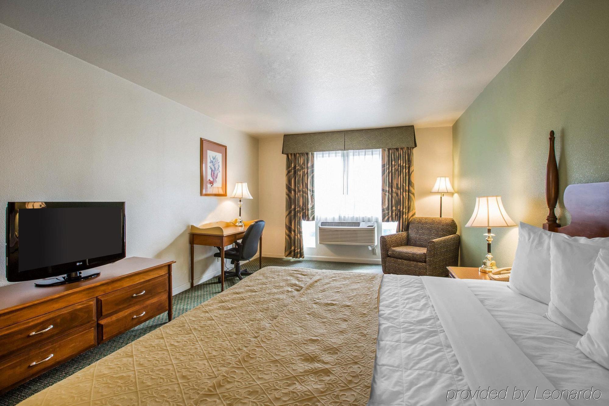 Quality Inn & Suites Tulare Zewnętrze zdjęcie