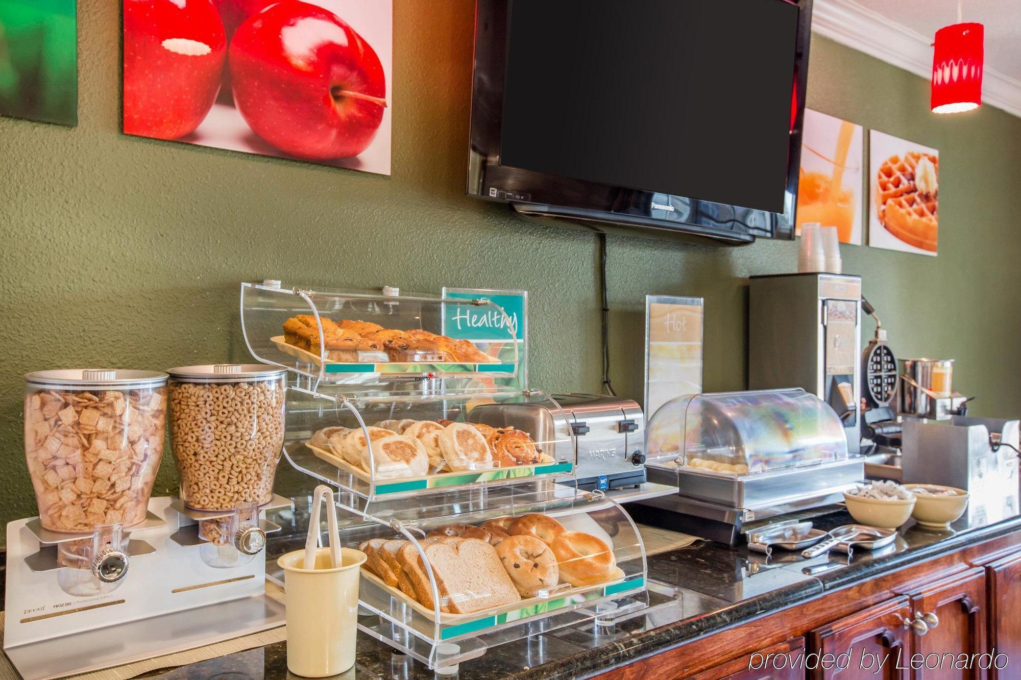 Quality Inn & Suites Tulare Zewnętrze zdjęcie