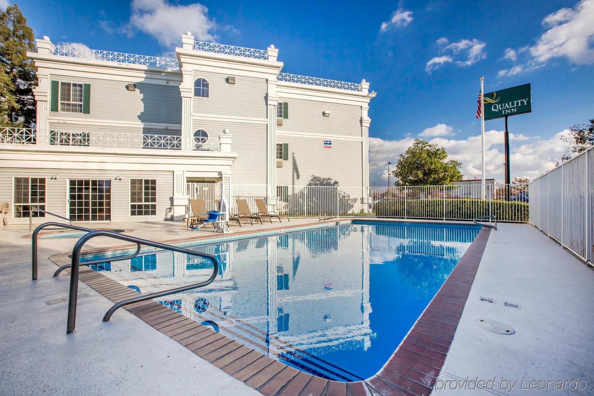 Quality Inn & Suites Tulare Zewnętrze zdjęcie