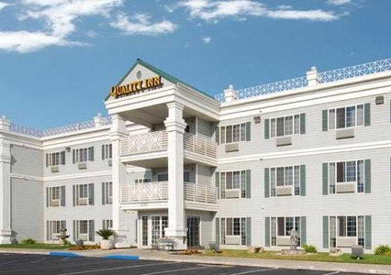 Quality Inn & Suites Tulare Zewnętrze zdjęcie