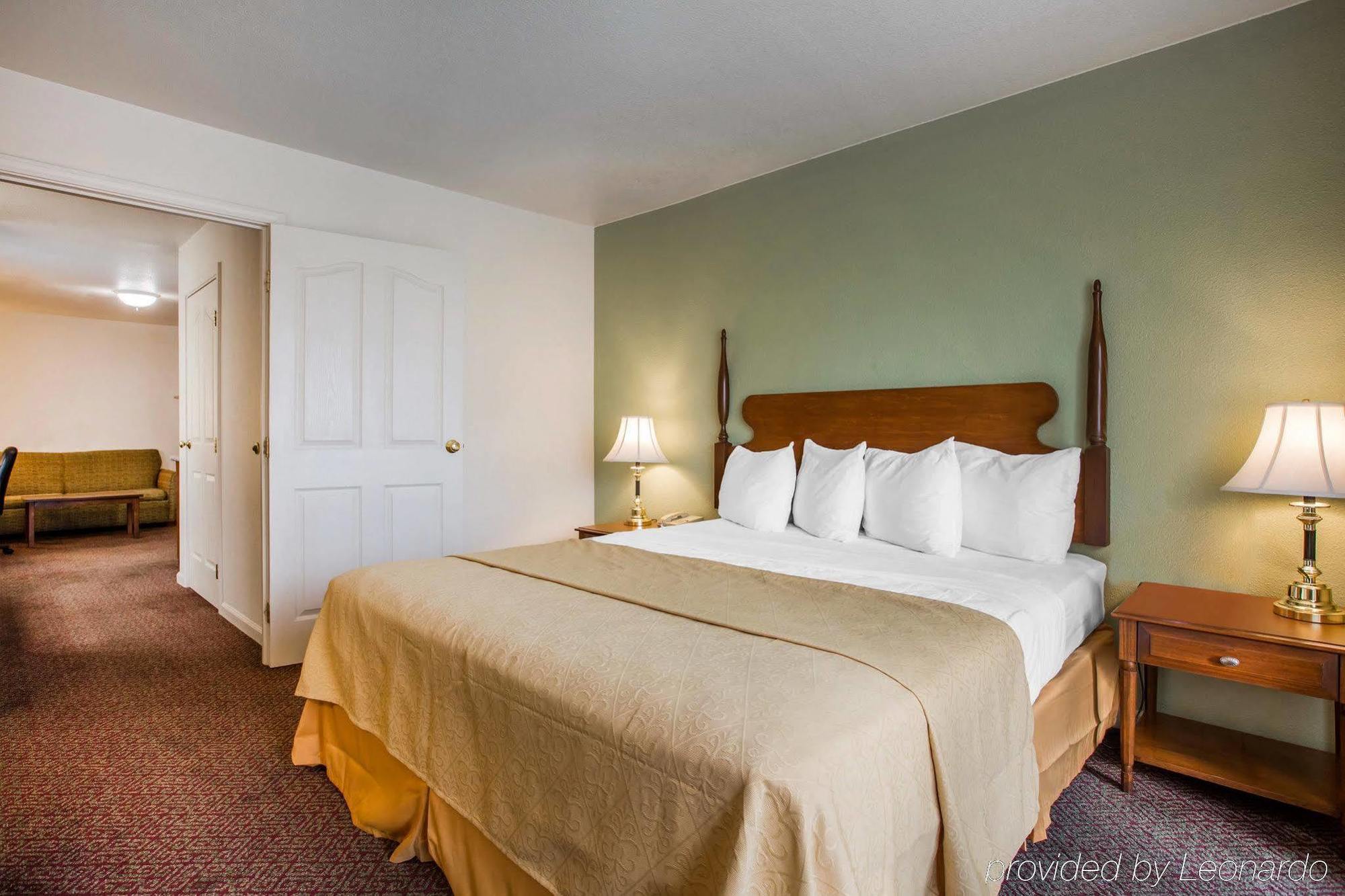 Quality Inn & Suites Tulare Zewnętrze zdjęcie
