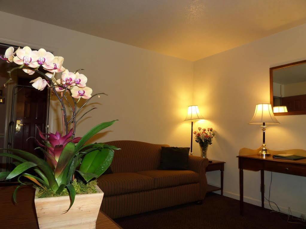 Quality Inn & Suites Tulare Zewnętrze zdjęcie